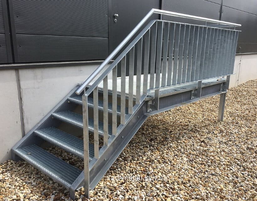 металеві сходи